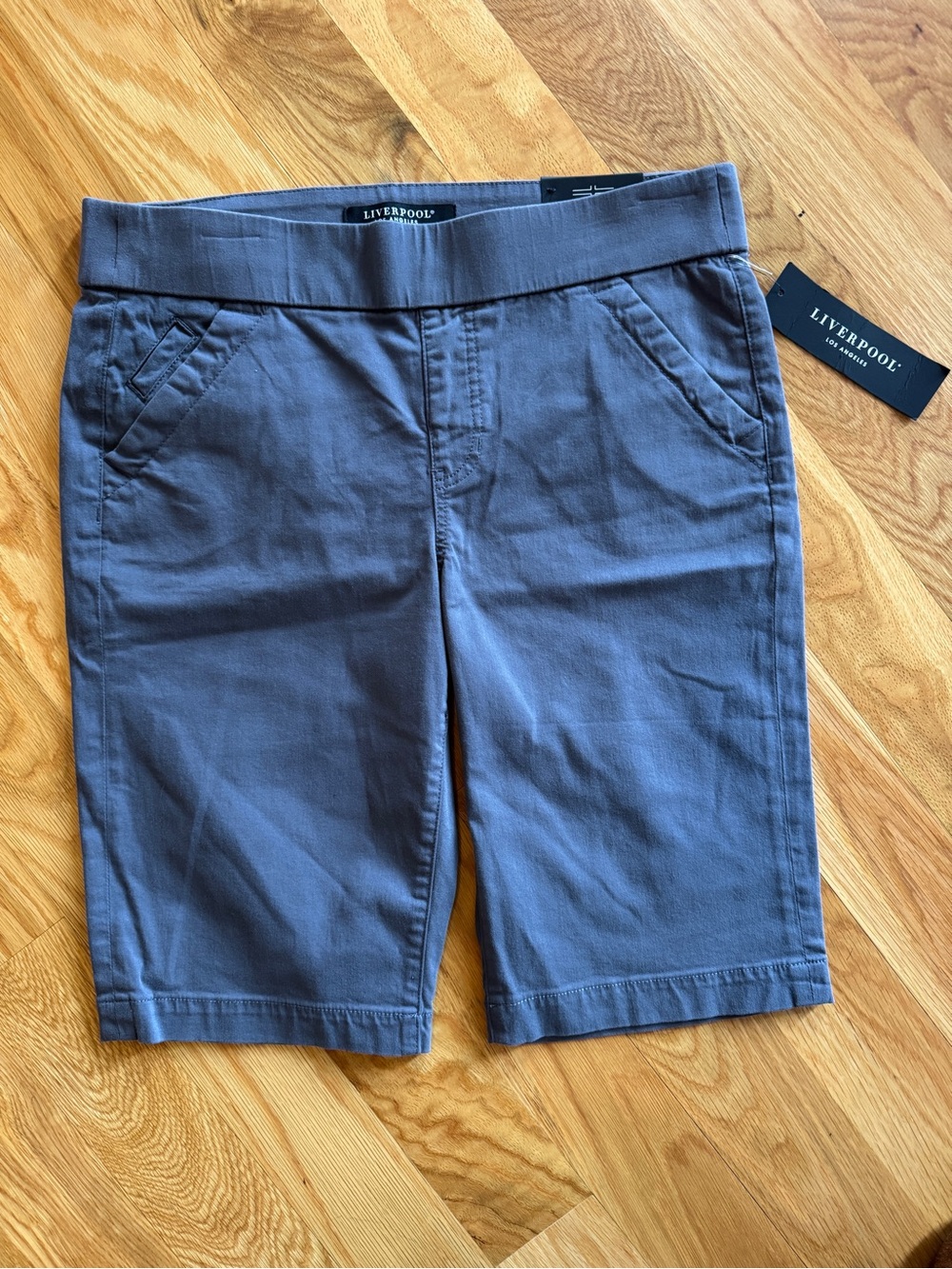 Liverpool Women’s Pull On Bermuda Shorts Size 6 Stretch Steel Gray New